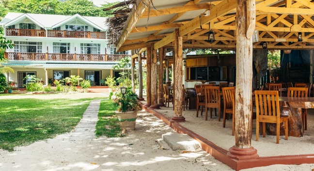 AUGERINE HOTEL BEAU VALLON - Mahé