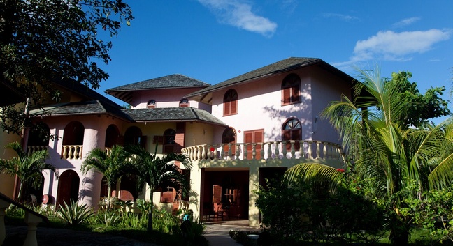 CASTELLO BEACH HOTEL - Praslin